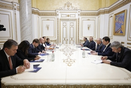 France supports stronger political, economic ties with Armenia
