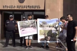Жители проспекта Гая в Ереване протестуют против строительства высотки на месте детской площадки