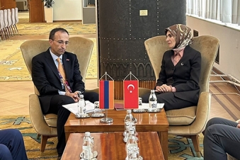 Turkish minister shares details on meeting with Torosyan