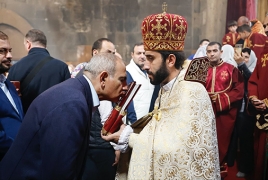 Փաշինյանը մասնակցել է կարգալույծ քահանայի՝  Մայր Աթոռի կողմից անօրինական ճանաչված պատարագին