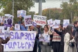 ԱԺ մոտ ակցիայի մասնակիցները՝ եվրոպացի պատգամավորներին․ Լռության գինը նոր քաղբանտարկյալներն են