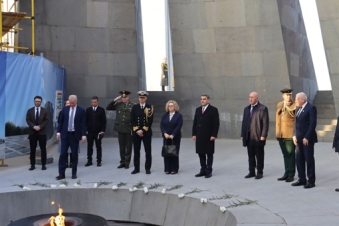 UK Defense Minister pays tribute at Genocide Memorial