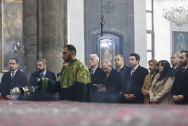 Спикер парламента предложил провести литургию в Эчмиадзине