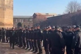 Մայր Աթոռի տարածքում հավաքվել են քաղաքացիներ, մեծաթիվ ոստիկանական ուժեր