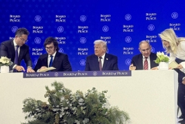 Pashinyan signs Peace Council charter in Davos