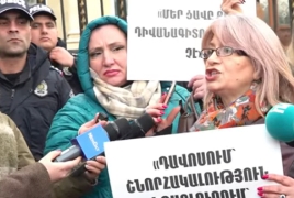 Ակցիա նախագահականի մոտ․ Զոհվածների ծնողները ներողություն են պահանջում Խաչատուրյանից՝ Ալիևին շնորհակալության համար