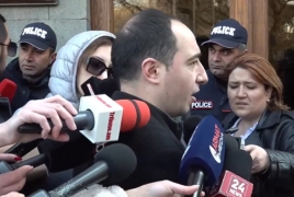 «Միասնության թևերը» կառավարության մոտ ակցիա է անցկացրել՝ պնդելով ադրբեջանական նոր դիրքի առկայությունը