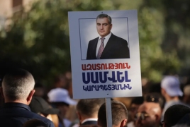 Կարապետյանի աջակիցները կառավարության մոտ պահանջել են ազատ արձակել նրան