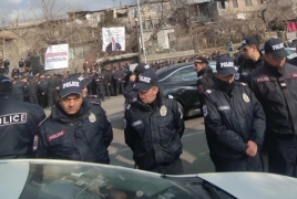 Դատարանի բակից բերման ենթարկված Կարապետյանի աջակիցներն ազատ են արձակվել