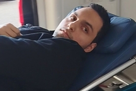 Մի խումբ մայրեր նստացույց են անում դատախազության մոտ՝ Դավիթ Մինասյանին ազատելու պահանջով