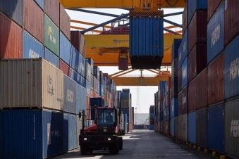 Azerbaijan imports $960 worth of goods from Armenia