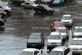 Pashinyan urges action on Yerevan, Gyumri roads