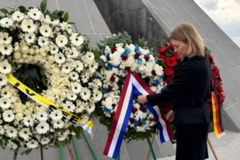 Netherlands envoy honors genocide victims in Yerevan