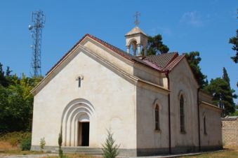 Azerbaijanis damage Martuni church dome cross