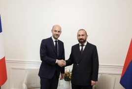 Armenian, French FMs meet in Paris