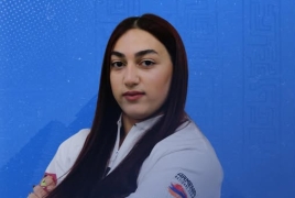 Armenian weightlifter tops junior world event