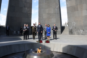 Latvian president visits Genocide memorial