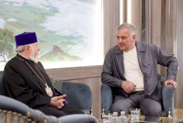 Catholicos visits Samvel Karapetyan under house arrest