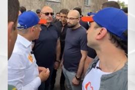 Pashinyan clashes with citizens during campaign stop