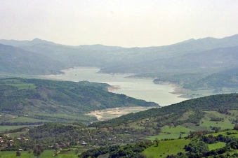 Azerbaijanis desecrate fighters’ graves in Artsakh village