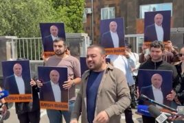 Թևանյանի աջակիցներն ակցիա են անում դատարանի դիմաց