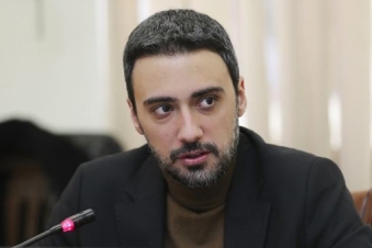 Strong Armenia backs guarantees in peace deal