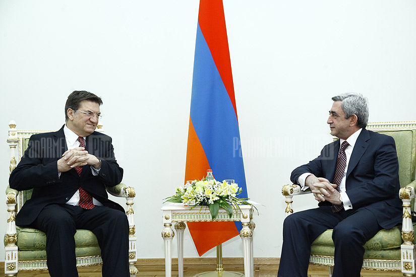 Serzh Sargsyan receives Petros Efthimiou 