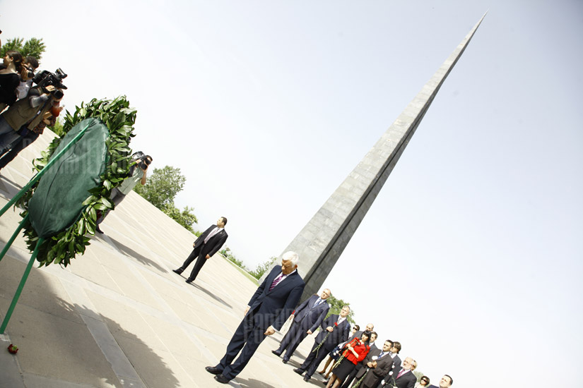 EP’s President visits Armenian Genocide Memorial