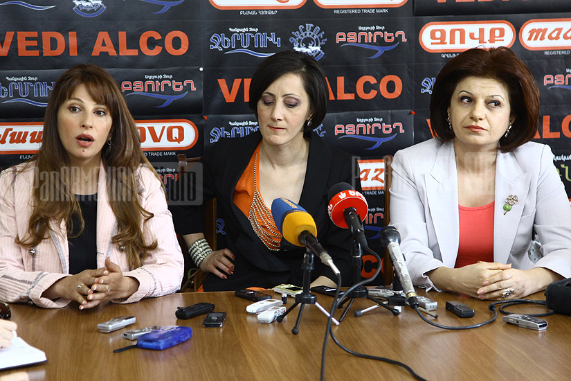 Press conference of Heritage party MP Zaruhi Postanjyan and Republican Karine Achemyan