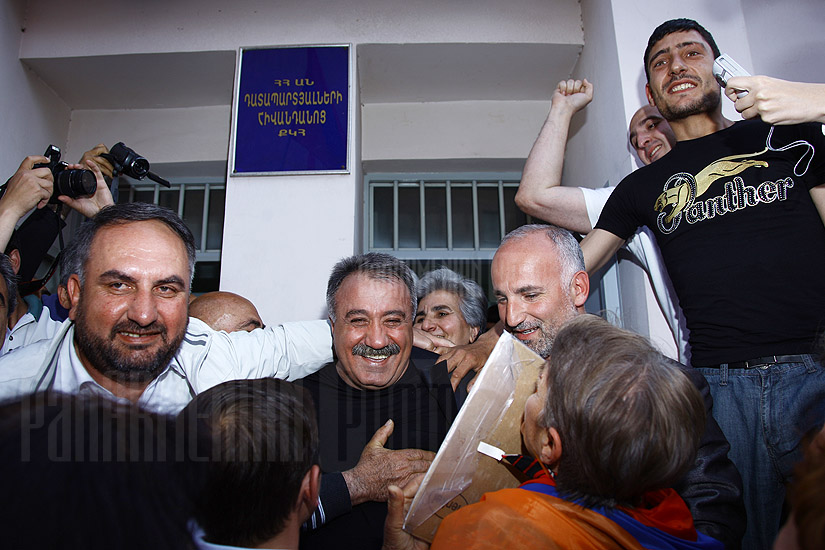 Former parliament member Sasun Mikaelyan is released from Hospital for Detainees 
