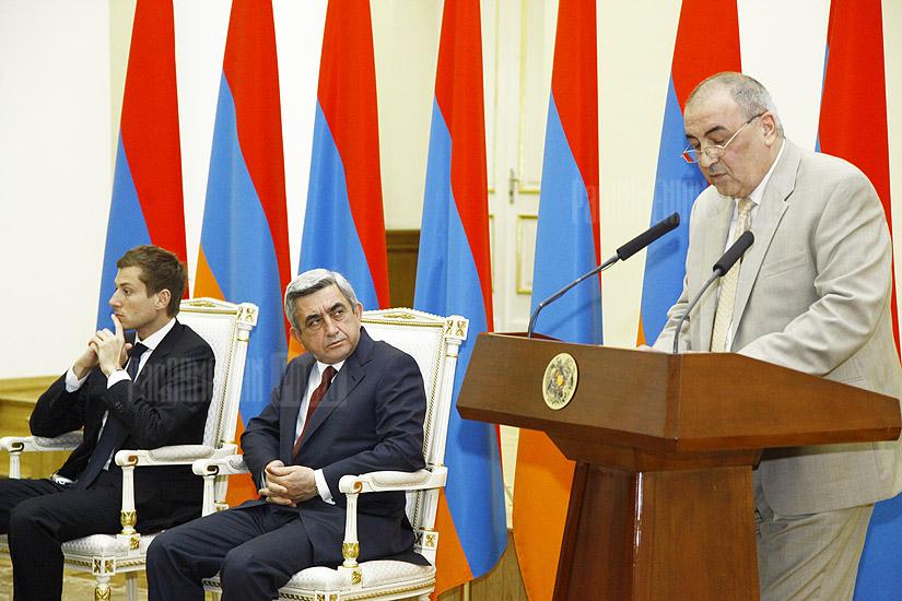Деятели науки, культуры и искусства награждены премией президента Армении