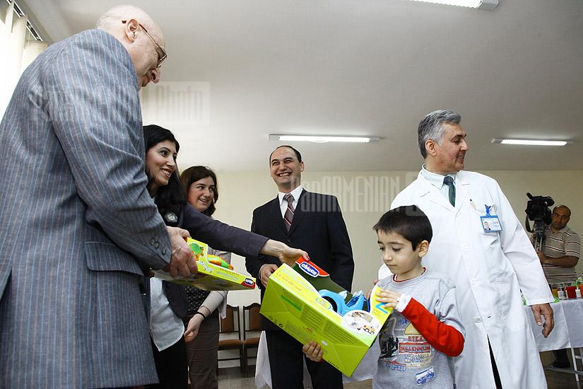 ԵԱՀԿ երևանյան գրասենյակը «Մուրացան» հիվանդանոցին բժշկական սարքավորումներ է նվիրաբերել