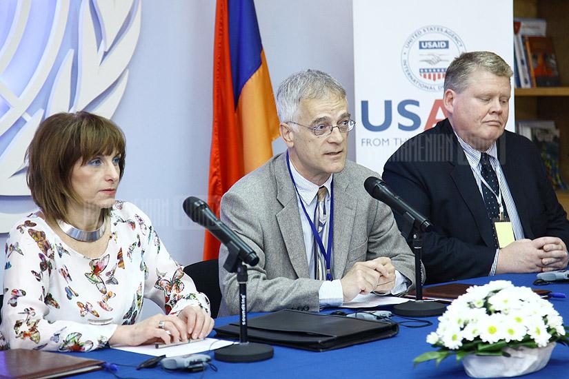 UNDP and USAID's Small Scale Infrastructure Program implemented by CHF International's Armenian office, sign a memorandum