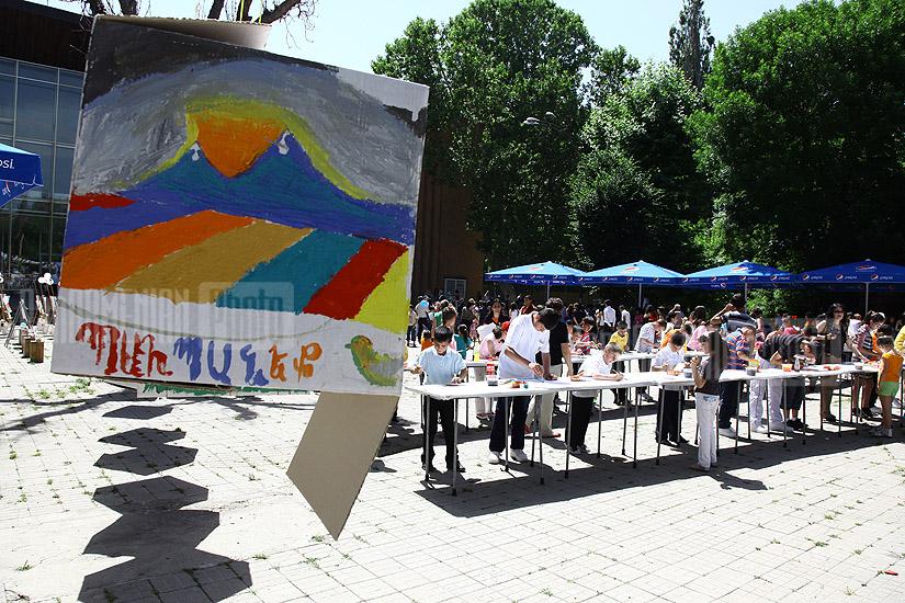 В парке близ театра Сундукяна состоялось мероприятие, посвященное Дню защиты детей 