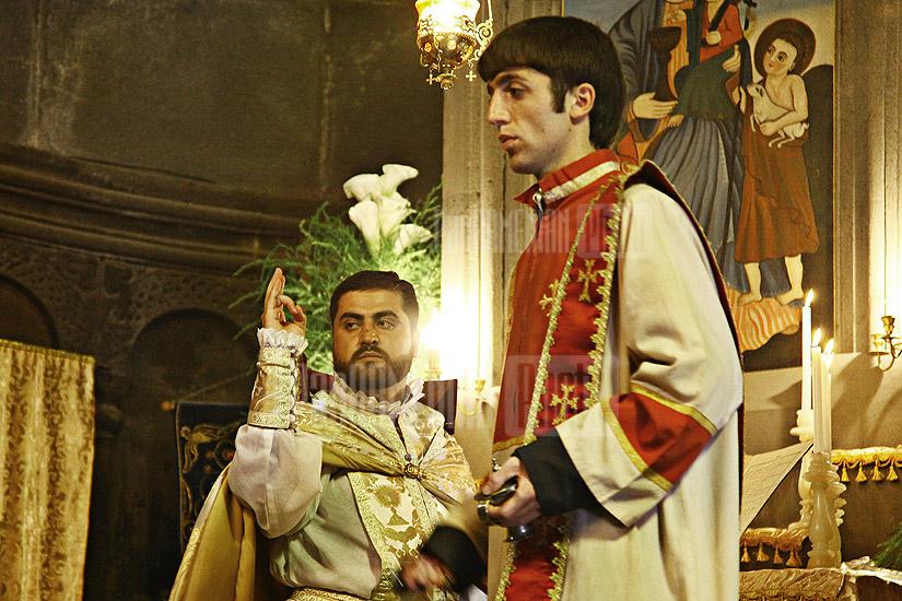 	Впервые за 200 лет Копье, которым пронзили Христа, перевезли из Св. Эчмиадзина в Гегардский монастырь
