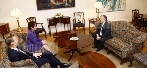 Глава МИД Армении Эдвард Налбандян попращался с послом США в Армении Мари Йованович