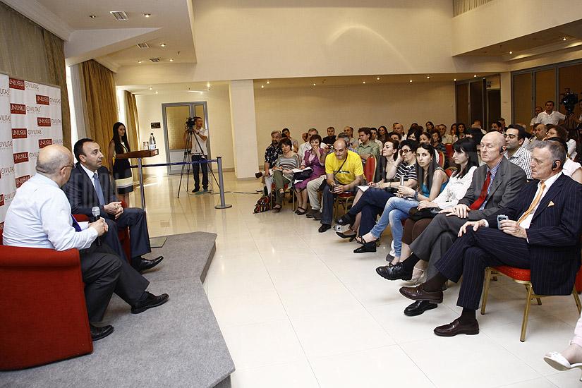 Министр юстиции Армении Грайр Товмасян принял участие в организованном фондом «Сивилитас» обсуждении «Сто вопросов, сто ответов»