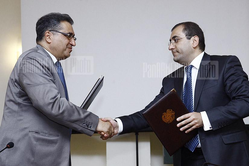 Yerevan State Linguistic University after Brusov and Public Relations and Information Center of the Armenian President's Administration sign a memorandum