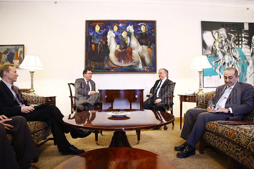Эдвард Налбандян встретился с заместителем госсекретаря США по вопросам демократии, прав человека и труда Томасом Мелиа