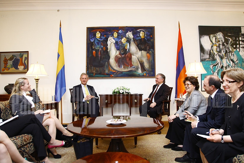 RA FM Edward Nalbandian receives his Swedish counterpart Carl Bildt