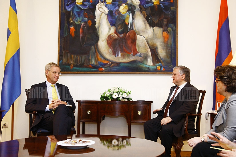 RA FM Edward Nalbandian receives his Swedish counterpart Carl Bildt