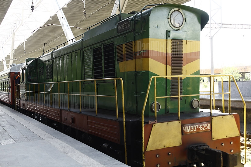 Первый в этом году фирменный поезд «Армения» отправился из Еревана в Батуми