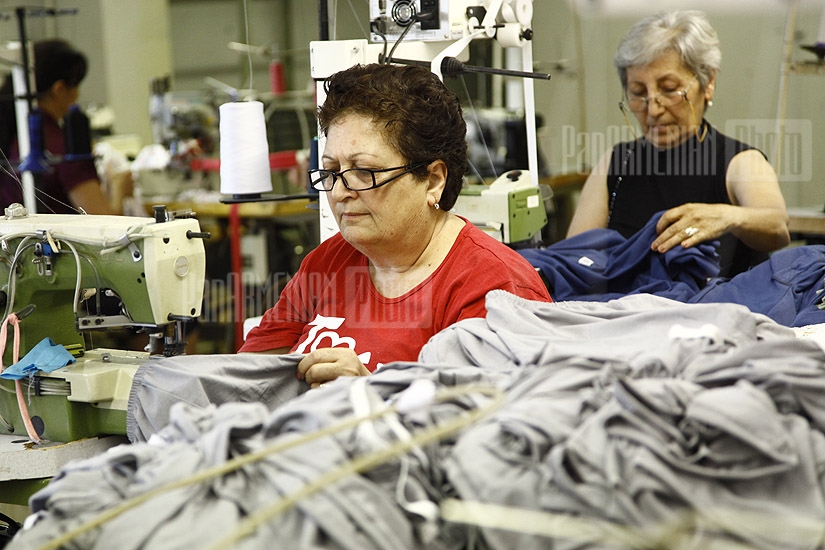 RA Minister of Economy Tigran Davtyan vistits TOSP and Newplast fabrics