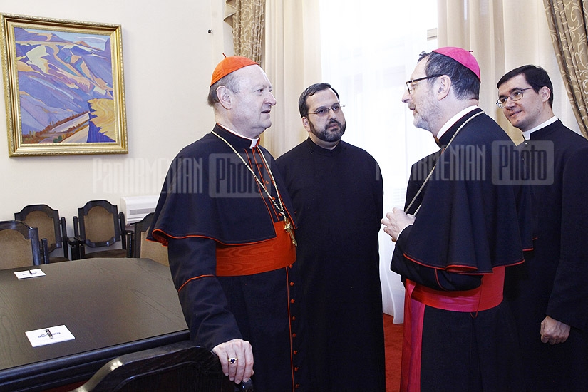 Премьер Армении встретился с Главой папского совета по культуре кардиналом Джанфранко Раваси