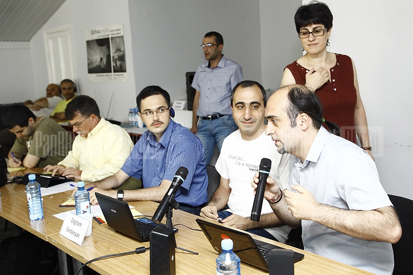В Ереване с участием журналистов из Армении, Турции и США проходит семинар “Новые СМИ, новые вызовы”