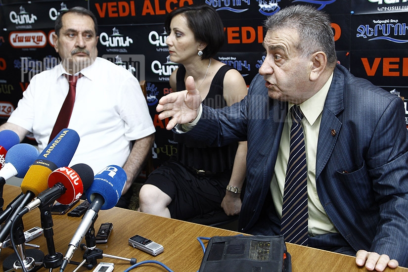 Press conference of Republican MP Rafik Petrosyan and ANC member Gurgen Yeghiazaryan