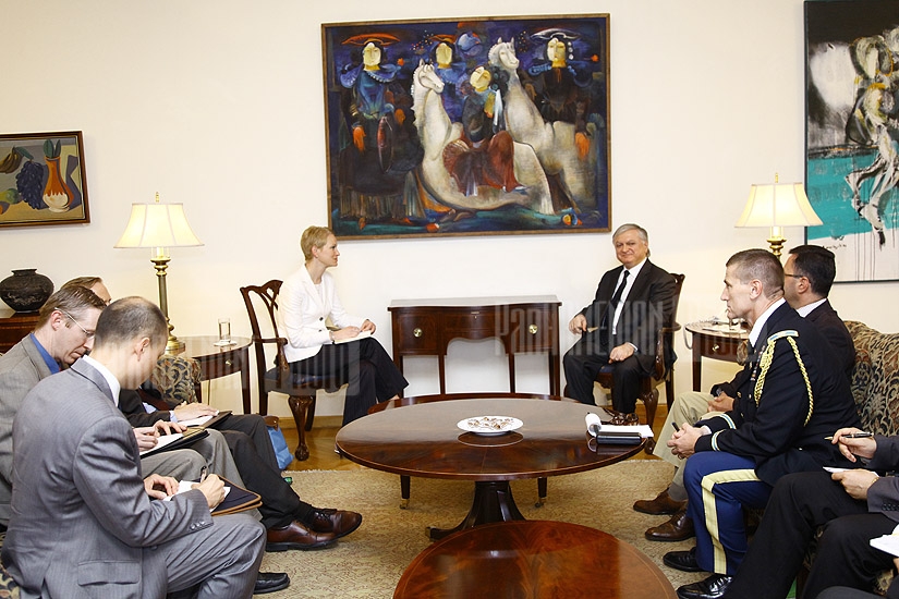 Էդվարդ Նալբանդյանի հանդիպումը ԱՄՆ պաշտպանության  քարտուղարի Ռուսաստանի, Ուկրաինայի և Եվրասիայի հարցերով փոխտեղակալ Սելեսթե Վոլանդերի հետ