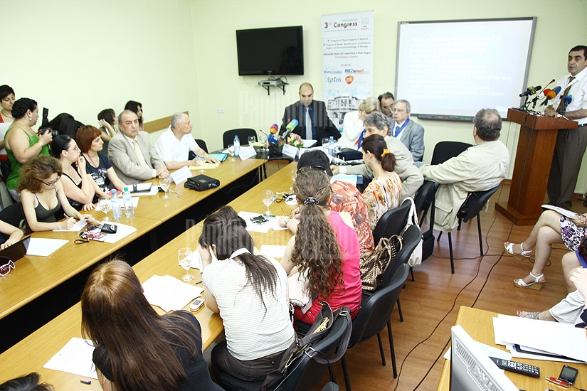 В Ереване состоялась пресс-конференция, посвященная 3-му форуму Армянской ассоциации пластических, реконструктивных и эстетических хирургов