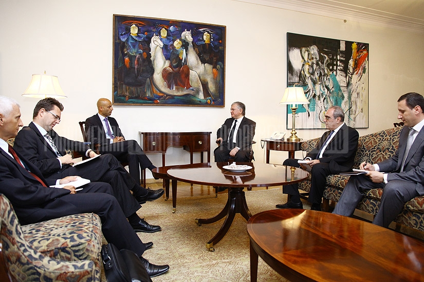 Եդվարդ Նալբանդյանը հանդիպել է Կովկասի և Կենտրոնական Ասիայի հարցերով ՆԱՏՕ-ի ներկայացուցիչ Ջեյմս Ապաթուրայի յետ