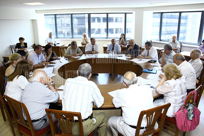 Заседание подкомитета по вопросам промышленности комитета по финансово-экономическим и бюджетным вопросам Общественного совета Армении